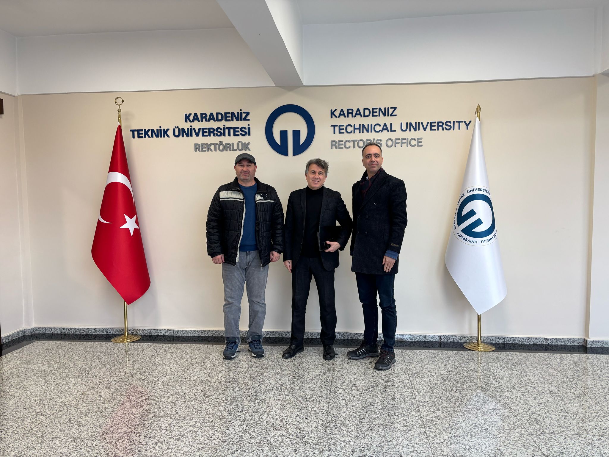 Dernek Başkanı Sayın Mehran Mahsafar, Karadeniz Teknik Üniversitesi Rektör Yardımcısı Prof. Dr. Ali Temiz