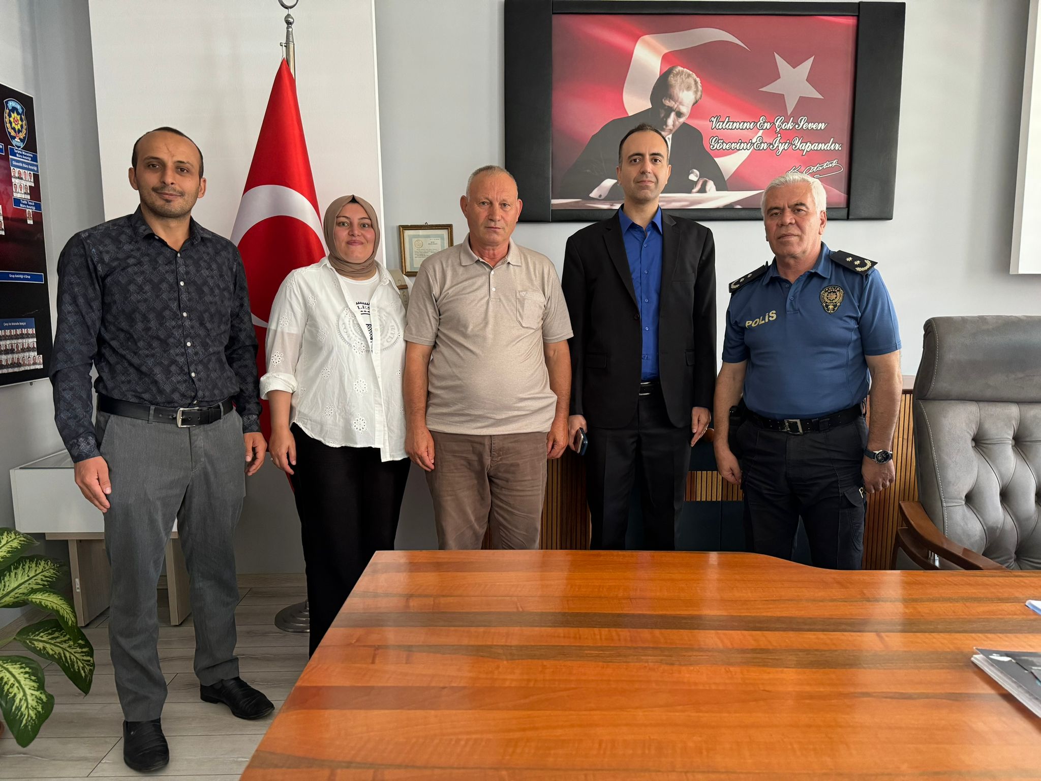 Bulancak emniyet Müdürü sayın  Mustafa Tozlu'ya Emeklilik Hayatında Mutluluklar Diler, Göstermiş Olduğu Nezaketten Dolayı Teşekkürlerimizi Sunuyoruz.