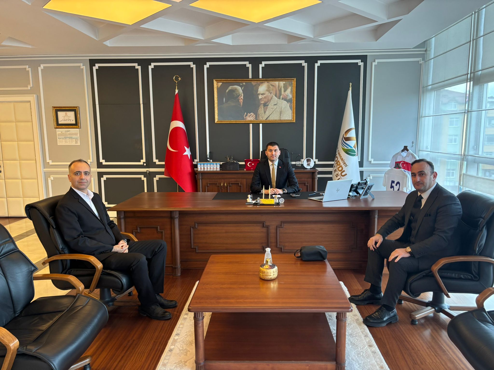Derneği Başkanımız Sayın Müh. Mehran Mahsafar Altınordu Belediye Başkanı Ulaş Tepe’yi Ziyarette Bulundu.